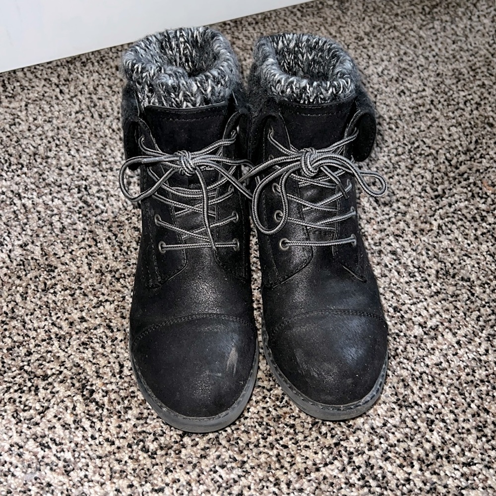 Black boots. Size 6